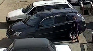 Бастығының көлігінен екі рет ақша ұрлаған жұмысшы видеоға түсіп қалды