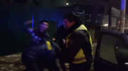 Қазнетте полицейлер соққыға жығылған видео тарап жатыр