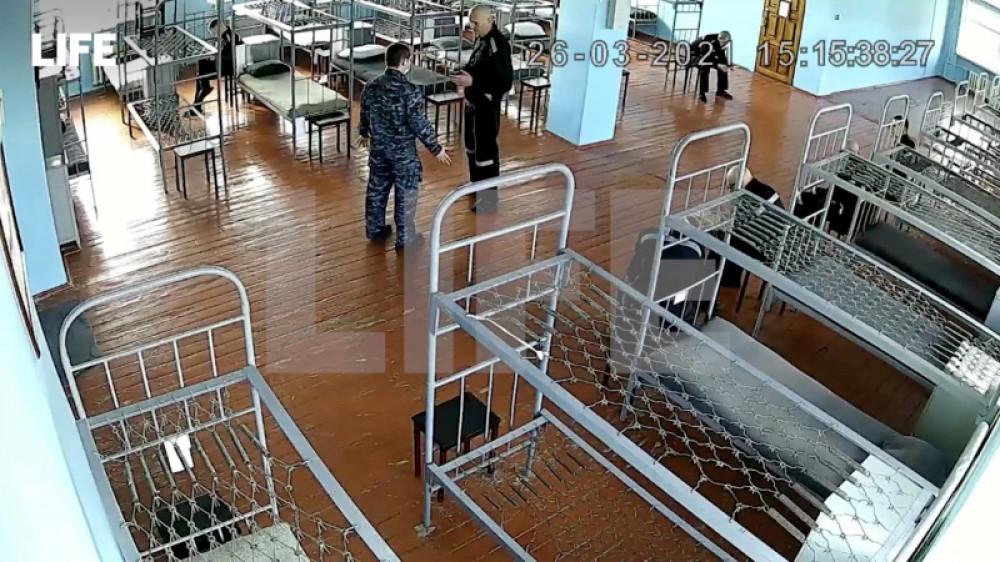 Навальныйдың камераластары оның колониядағы тәртібі туралы айтты