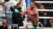 "Кет бұл жерден". "Канело" Головкин салмағындағы чемпионды көпшілік алдында мазақ етіп қуып жіберді