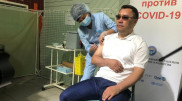 Қырғызстан президенті сауда орталығында Sinopharm вакцинасын салдырды