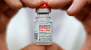 Moderna вакцинаның қорғанысы әлсіреуі мүмкін екенін мәлімдеді