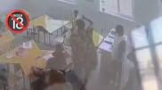 Шымкентте бірінші сынып оқушысын сабақ үстінде ұрған әйел видеоға түсіп қалды