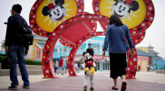 Қытайда Disneyland-ке келген 30 мыңнан астам адам оқшауланды