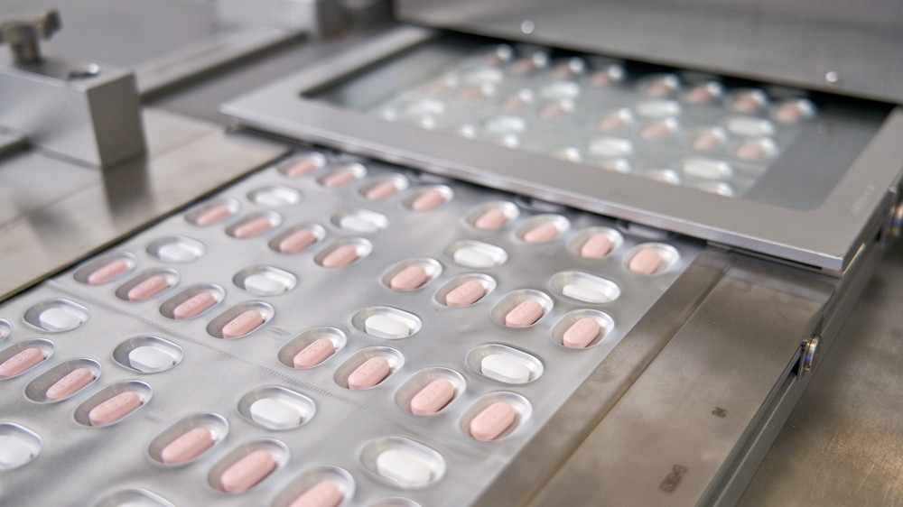 Pfizer COVID-19-ға қарсы таблеткаларды кей елдерге тегін береді