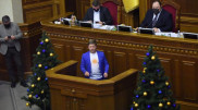 Украиналық депутат Рада отырысына шапан киіп барды