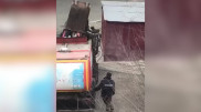 Қызылордада полиция киімін киген қоқыс тазалаушыға айыппұл салынды