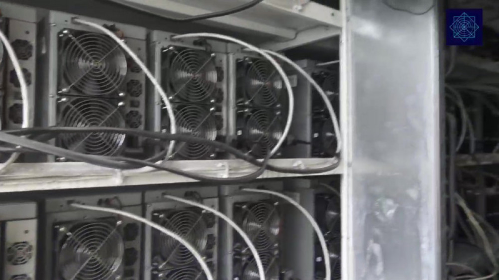Шымкентте биткоин өндіретін заңсыз майнинг фермасы әшкереленді