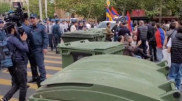 Ереванда митингке шыққандар орталықты қоқыс жәшіктерімен жауып тастады