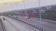 Атырауда өзенге сүйек толы қап лақтырған адам видеоға түсіп қалды