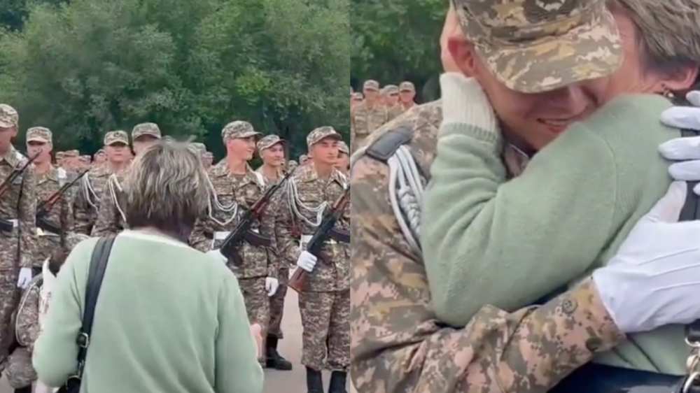 "Көзімізге еріксіз жас келді". Сапта тұрған баласына жүгірген ананың видеосы Қазнетті тәнті етті