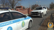 Алматыда көлікжуушы Lexus көлігін ұрлап, зираттағы қоршауларды бұзып кеткен