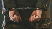 Атырауда ер адам 13 жастағы қызға тиіскен
