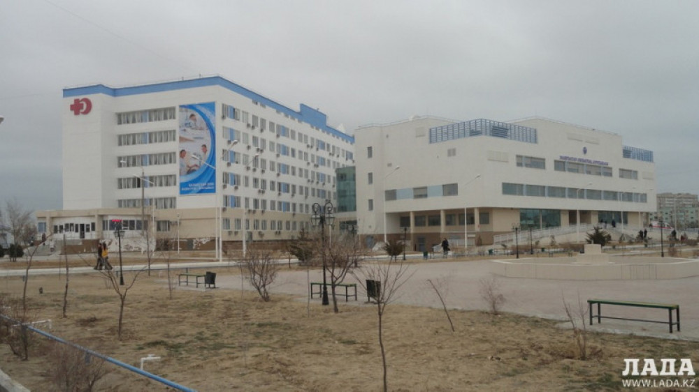 Ақтауда науқас облыстық аурухананың екінші қабатынан құлап кеткен