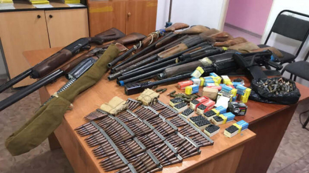 Автомат, мылтық және гранаталар: ҰҚК қару жасырылған қоймалар туралы айтты