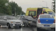 Қостанайда жеңіл көлік науқас отырған жедел жәрдемді соқты