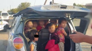 Тіпті жүксалғышқа отырғызған: тәрбиеші шағын көлікпен 25 баланы тасыған