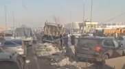 "Алтын Орда" маңындағы жол апаты: жүк көлігі мен BMW бетон блоктарды бұзып өткен