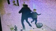 Астанада тұрғын үй кіреберісінде балаларға шабуыл жасаған ер адам ұсталды