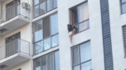 Алматыда қыз тұрғын үйдің жоғарғы қабатынан құлап кеткен: ІІМ пікір білдірді