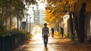 Алматыда ер адам көшеде екі тұрғынды пышақтап тастаған