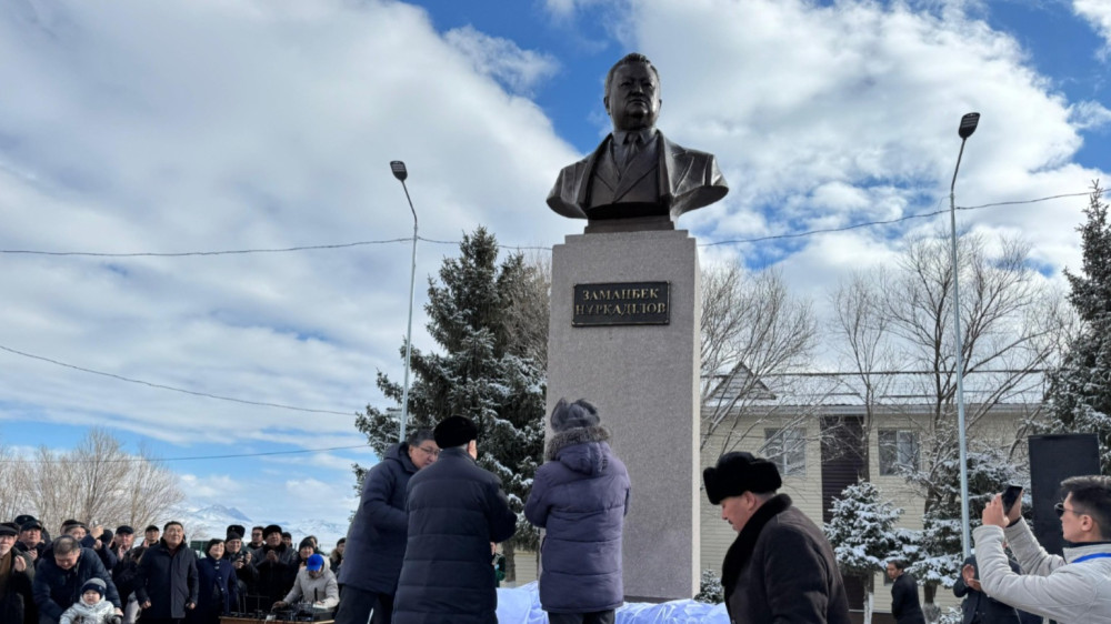 Кегенде Заманбек Нұрқаділовтің ескерткіш-бюсті ашылды