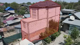 Алматыда заңсыз салынған үш қабатты үй сүріліп жатыр