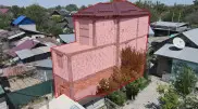 Алматыда заңсыз салынған үш қабатты үй сүріліп жатыр