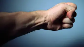 Көкшетауда ер адам сырғанақты бұзған жасөспірімді ұрған