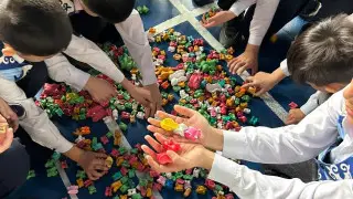 Түркістан: Сарыағашта мектептің оқушылары үзілісте асық ойнайды