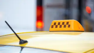 Ақмола облысында жолаушы өзіне ескерту жасаған такси жүргізушісін соққыға жыққан