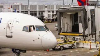 АҚШ-тағы әуежайда екі жолаушылар ұшағы соқтығысып қалды