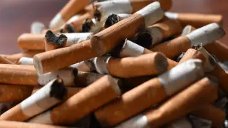 Сержант сарбаздарды темекі тұқылын жеуге мәжбүрлеген - сот үкім шығарды