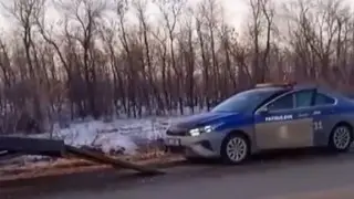 БҚО-да полицейлер жүргізушіні тоқтатып, өздері айыппұл алды