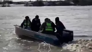 Ақтөбе облысында 200-ден аса адам қайықпен қауіпсіз жерге жеткізілді