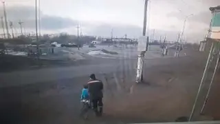 Қарағанды ​​облысында велосипед мінген адамды көлік қағып кетті: видео