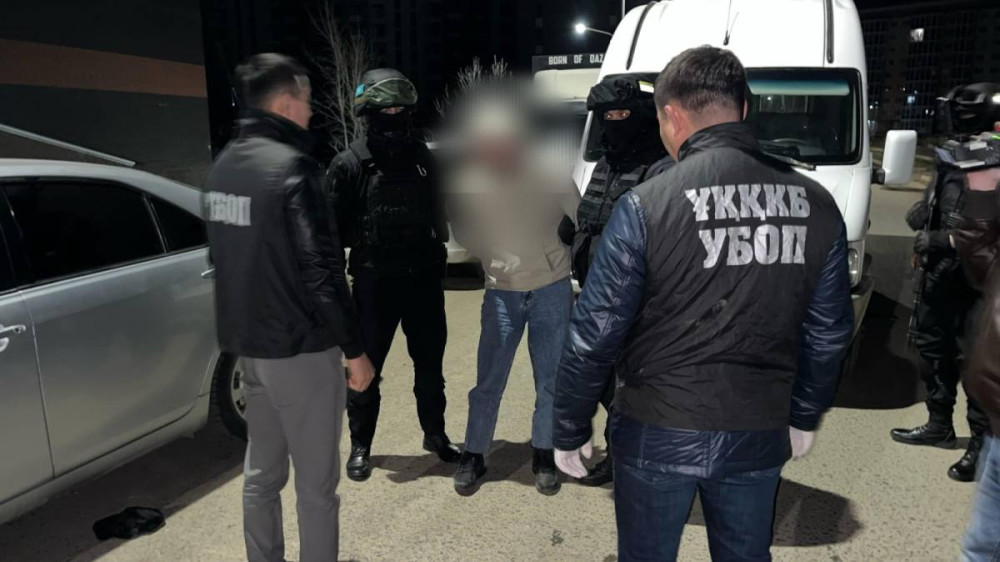 БҚО-да жергілікті тұрғындарды бопсалаған ер адам ұсталды