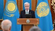 “Қазақстанға әсер ететіні сөзсіз, алайда дүрлігуге себеп жоқ“: Тоқаев әлемдік нарықтардың құлдырауы туралы