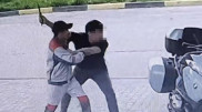 Мотоцикл жүргізушісіне жасалған шабуыл: адвокат қудалау туралы мәлімдеді