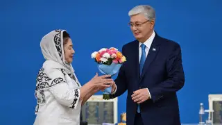 Тоқаев қазақстандықтарды бейбітшілікті нығайтуға сiңiрген еңбегi үшiн марапаттады