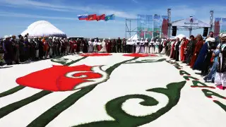 200 метрлік киіз: жамбылдық қолөнершілердің еңбегі Қазақстанның КИНЭС рекордтар кітабына енді