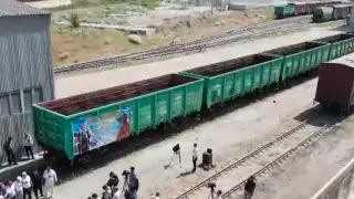 Шымкентте бес вагонды сүйреген алып күш иесі рекорд орнатты