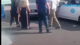Алматыда полиция ұстаған адамның кесірінен патрульдік көлік жол апатына ұшырады