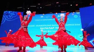 Түркістан: “Балалар үні“ фестивалінде 600-ден астам бала өнер көрсетті