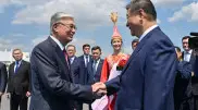 Тоқаев Си Цзиньпинді Астана әуежайынан қарсы алды
