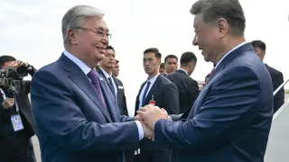 Тоқаев Си Цзиньпинді шығарып салды