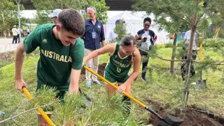 “Таза Қазақстан“: баскетболдан әлем чемпионатының қатысушылары Астанада ағаш отырғызды