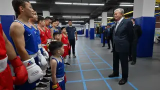 Тоқаев Бекзат Саттарханов атындағы спорт кешенін аралап көрді