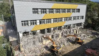 Алматыда тау бөктеріндегі нысан сүріліп жатыр