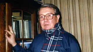 Студенттер баспанаға ақша жинап жатыр: 76 жастағы профессорды алаяқтар алдап кеткен